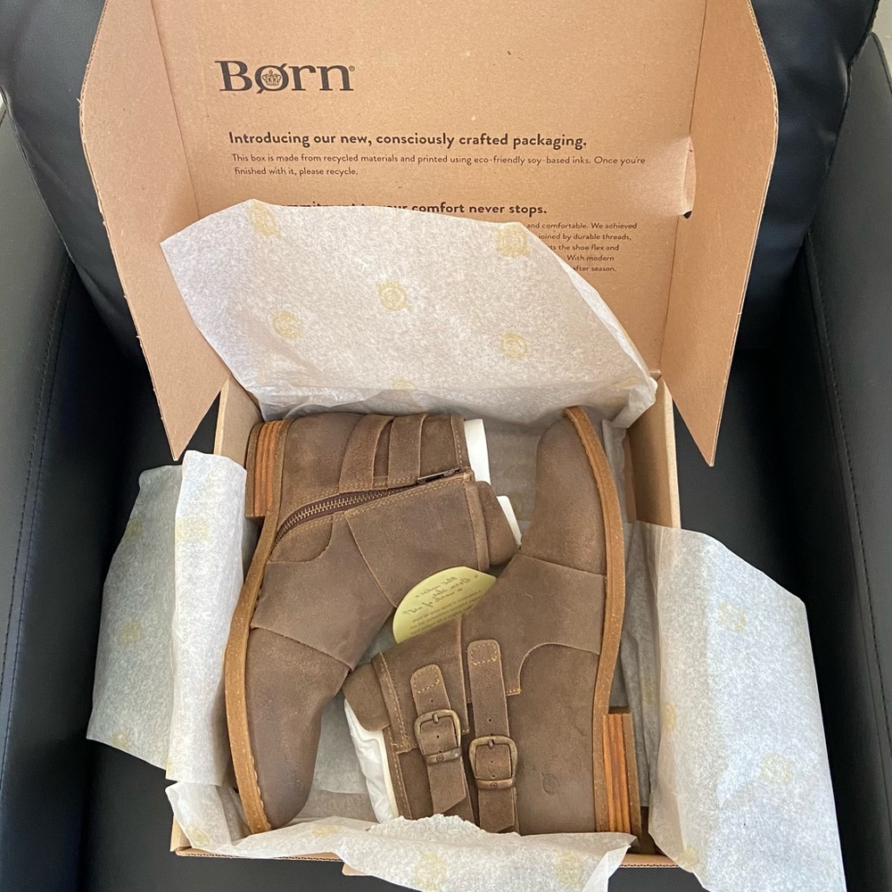 NEW Born Distressed Taupe Leather Ankle Booties Boots Brown Tan Women’s 8 M NIB - Picture 3 of 13